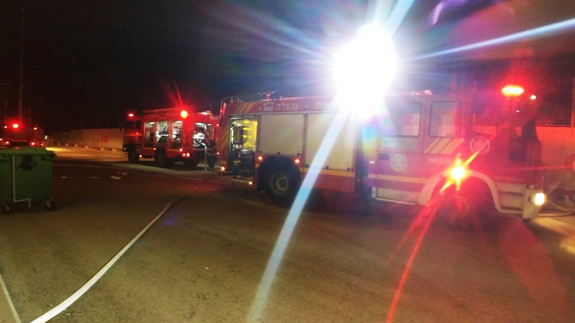 צילום: דוברות איחוד הצלה 3 לכודים חולצו משריפה שפרצה בבניין ביבנה