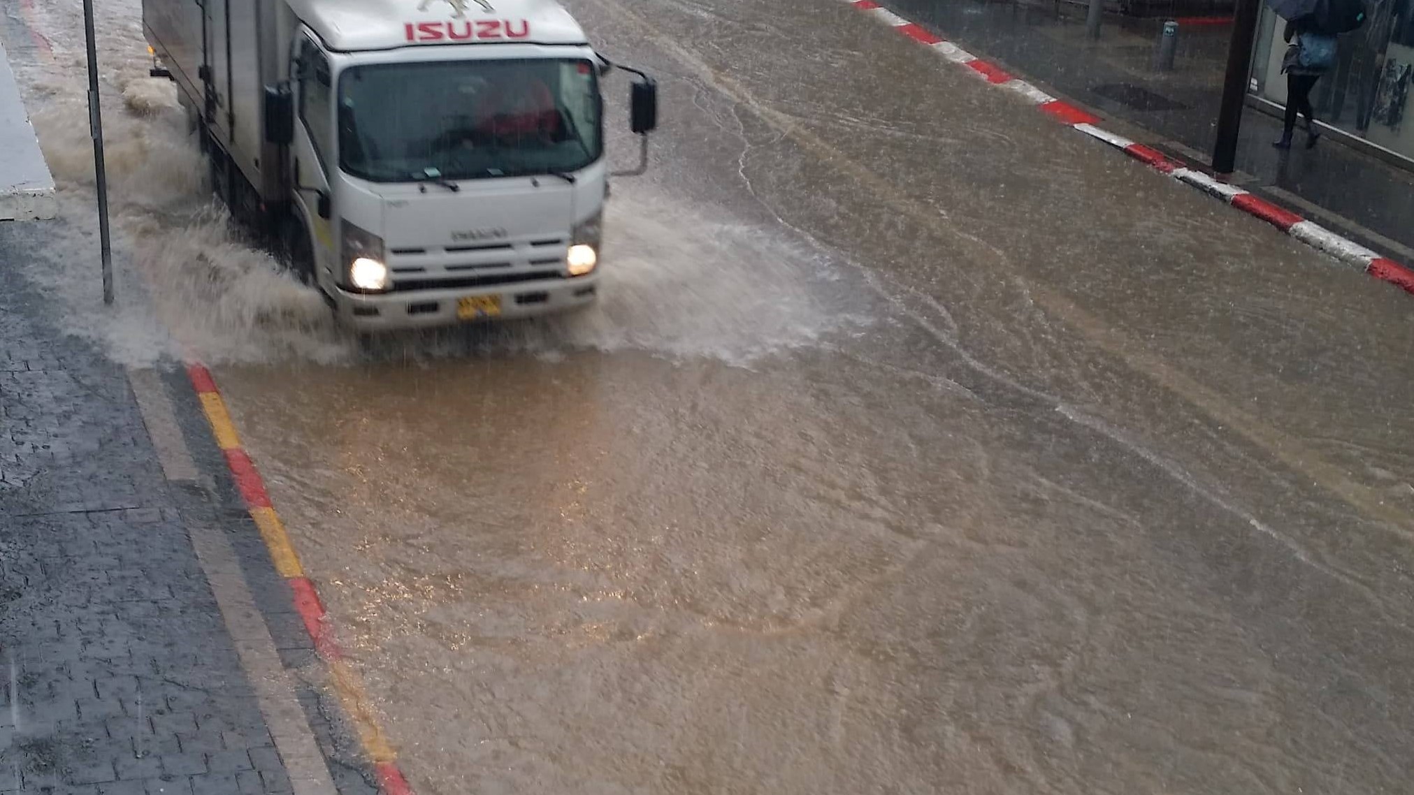 צילום: מקסים כהן, 0404 תושבים ברחוב יפו בתל אביב זועמים: "כל שנה הרחוב הופך לנחל"
