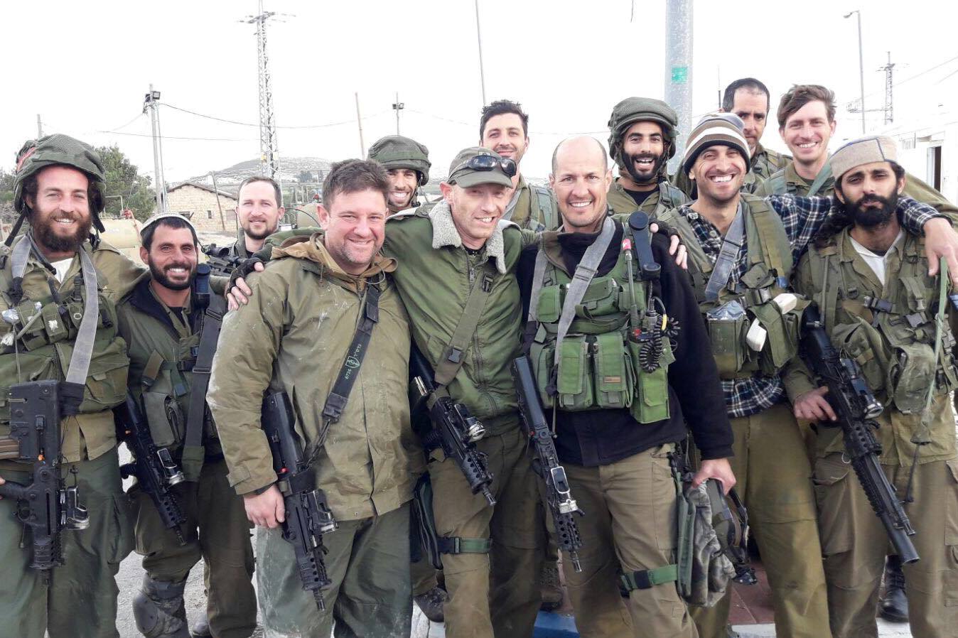 צילום: . אחינו המילואימניקים מפלס"ר 9 סוגרים שבת בשבי שומרון ומוסרים ד"ש לעם ישראל