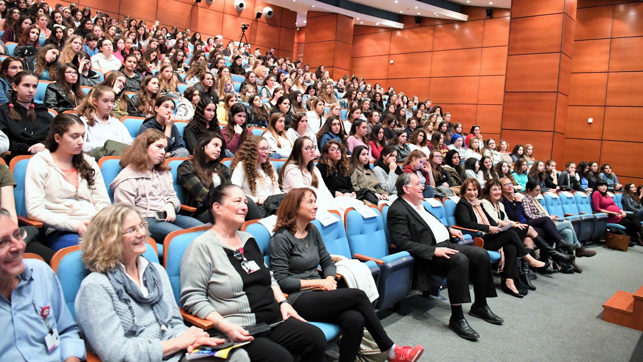 צילום: ראובן כהן, דוברות עיריית חיפה תלמידות התכנית "מובילות לטכניון" השתתפו במפגש ראשון ברמב"ם