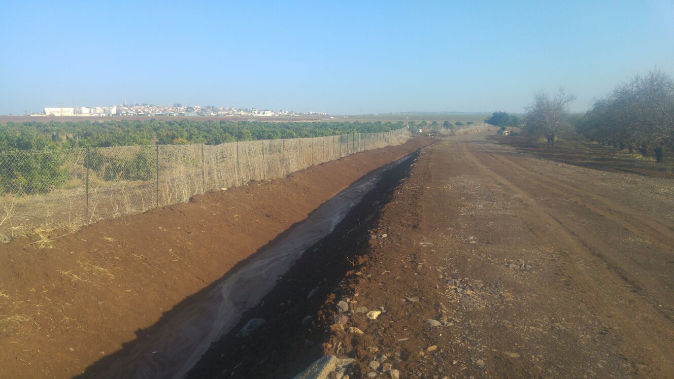 צילום: רשות הכינרת
נערכים לגשם: צוותי רשות הכינרת פעלו בנחלים למניעת הצפות