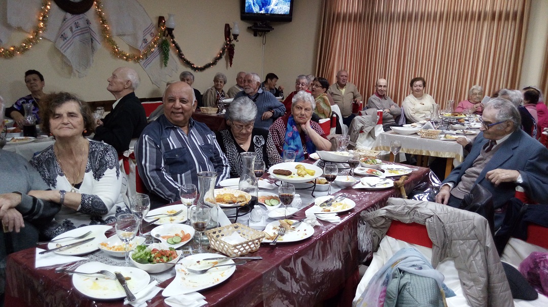 צילום: איתן שחם 85 חברי העמותה לקשיש בנשר הוצאו למסעדה והופעה במסגרת "קהילה תומכת"