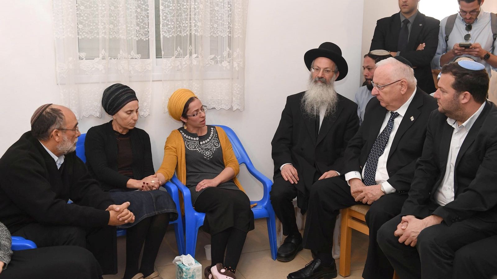 צילום: מארק ניימן, לע ריבלין ביקר בבית משפחתו של הרב איתמר יוסף בן-גל ז"ל. "אקבל את תלמידיו לביתי על מנת לשוחח עמם על המאורעות הנוראיים"