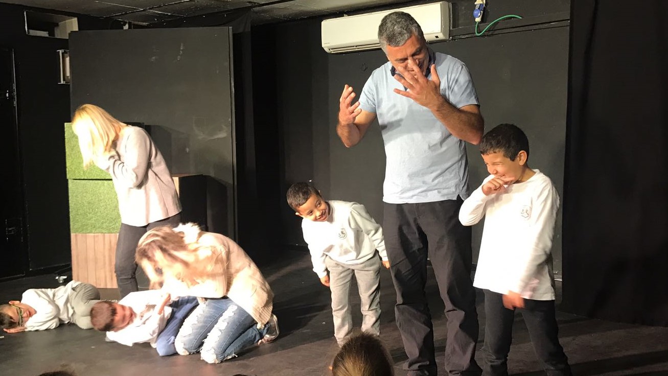 צילום: דוברות עיריית חולון בבית הספר כצנלסון בחולון ציינו את יום המשפחה בפעילות תיאטרלית