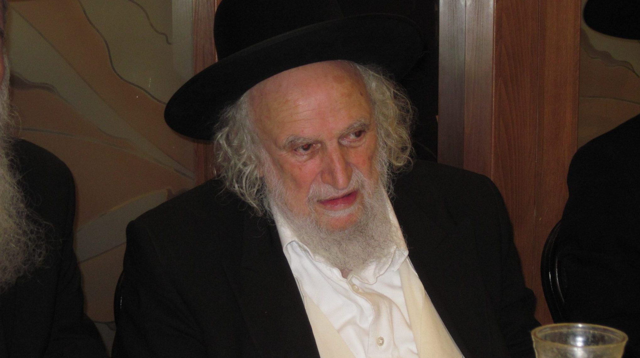צילום: Yoninah, ויקיפדיה באיחוד הצלה מזהירים מטיפוס על מרפסות וגגות בעת הלוויית הרב אוירבך: ״עלולים לקרוס״