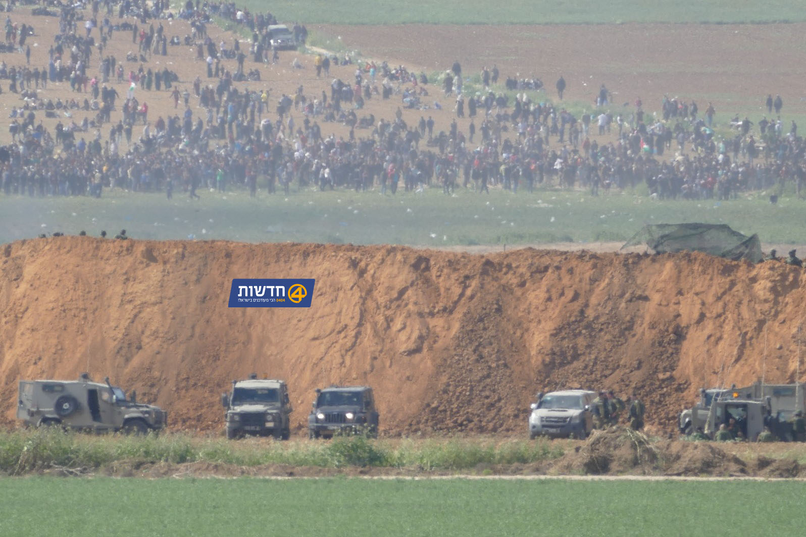 צילום: רפאל חיון, 0404 לוחם צה"ל נפצע קל מפגיעת אבן סמוך לגדר הרצועה