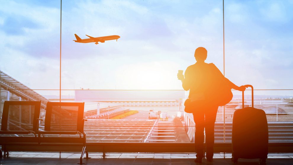 צילום: shutterstock טסים לחול: האם כדאי לבחור בטיסת קונקשן או ישירה?