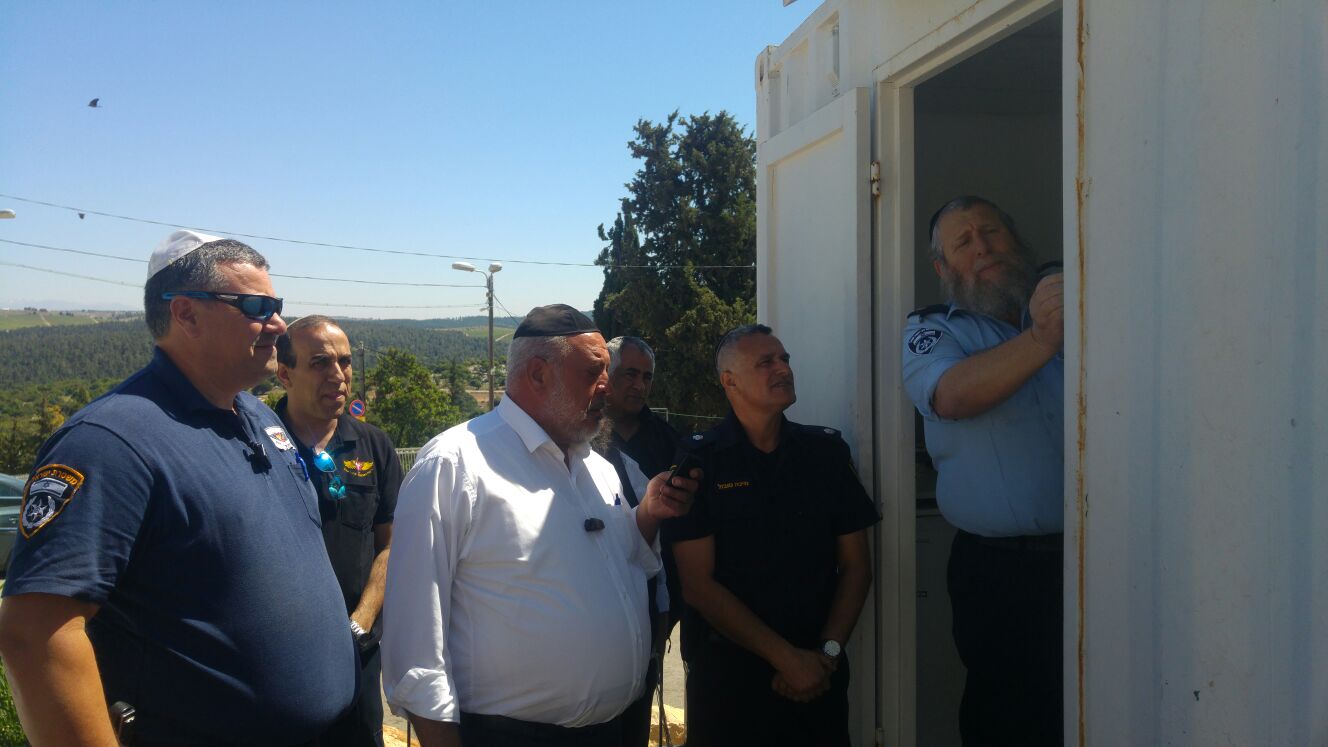 צילום: מירון און ליין נערכים לל"ג בעומר: טקס קביעת מזוזה לנקודת המשטרה במירון
