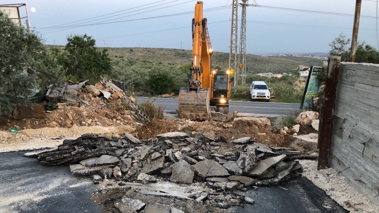 המנהל האזרחי חסם דרכים בלתי חוקיות באזור אריאל