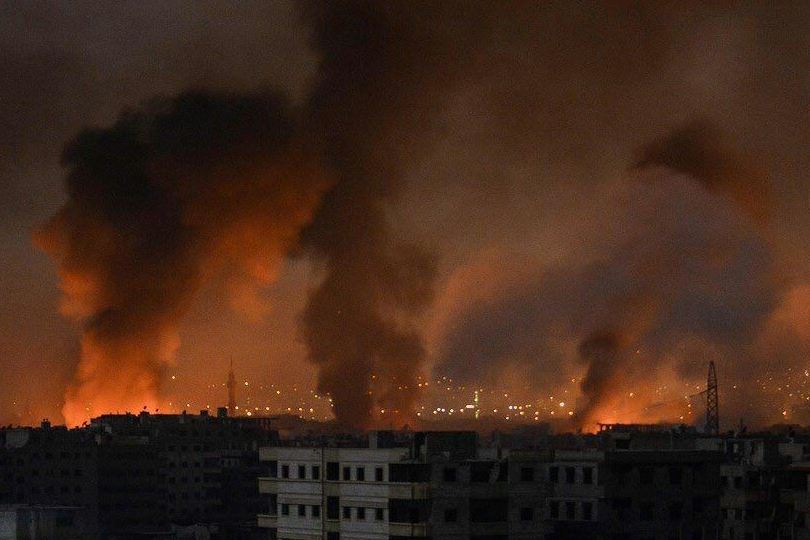 צילום: תקשורת ערבית גורמים סורים: 15 הרוגים בהם שמונה איראנים בתקיפה הלילית סמוך לדמשק