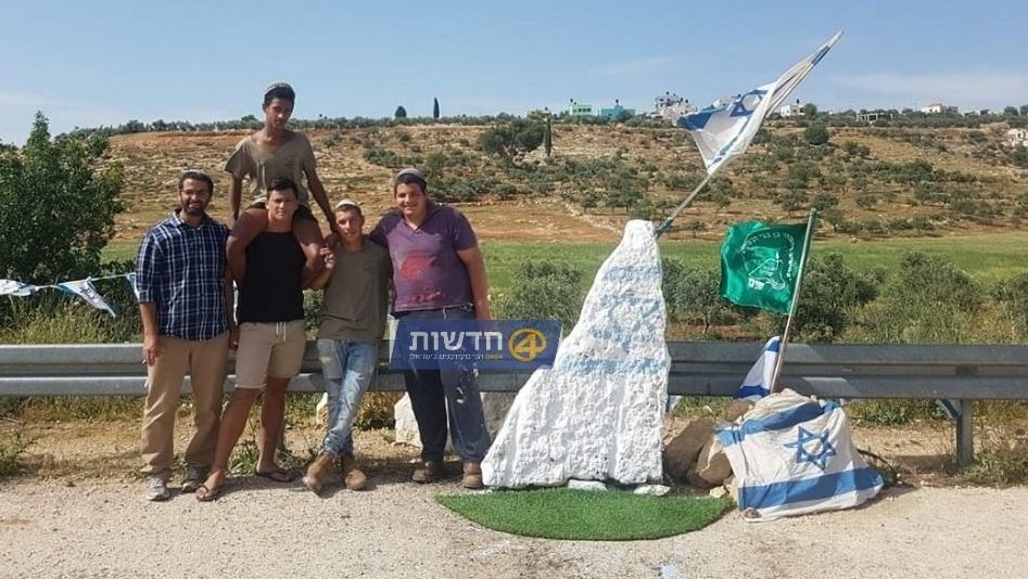 אור בחשיכה: לאחר שהושחתה – שופצה האנדרטה לזכר הזוג הנקין ע"י תלמידי ישיבת חיצים