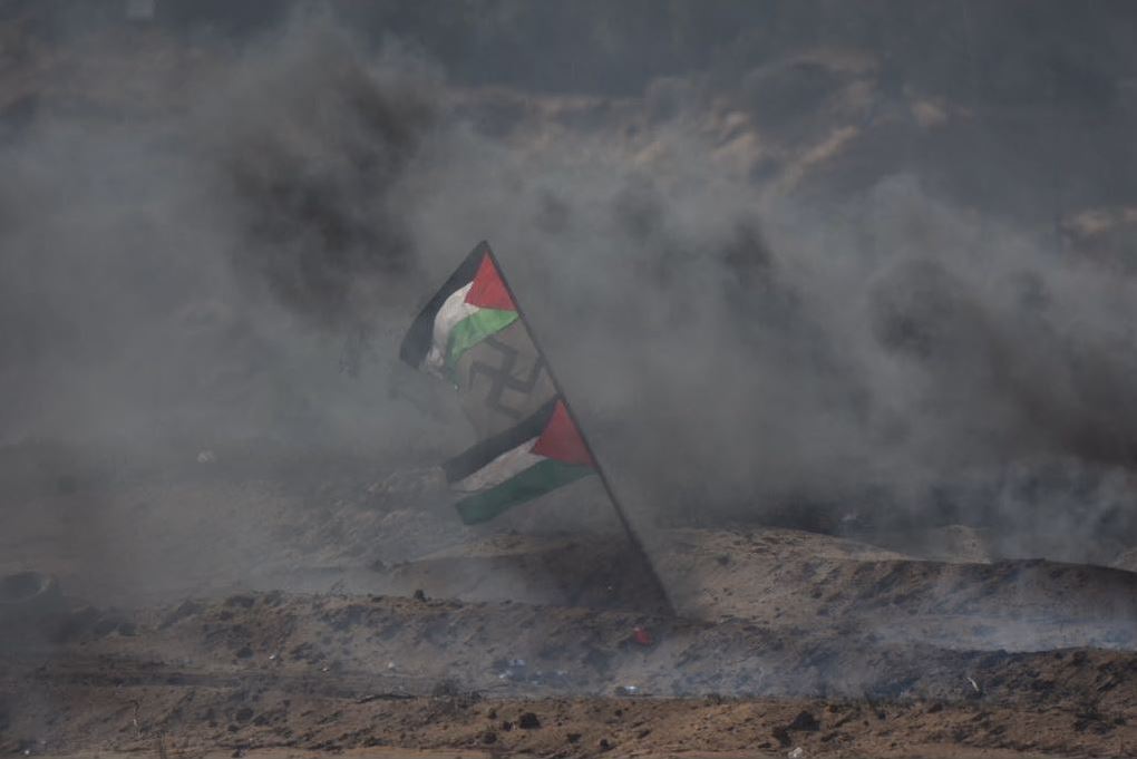 צילום: דובר צה חשד: מחבלים תלו דגל ממולכד על גדר המערכת בגבול הרצועה