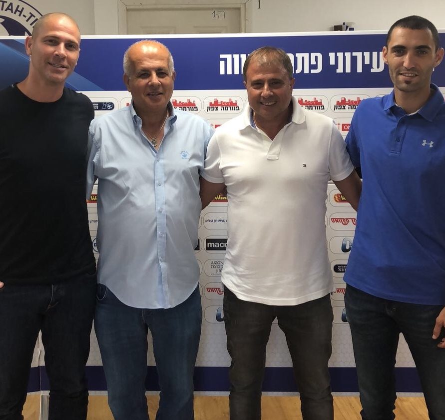 צילום: דוברות מכבי פ אלישע לוי חתם במכבי פ"ת לעונה אחת. לוי: "זו סגירת מעגל בשבילי. נעשה קבוצה טובה"