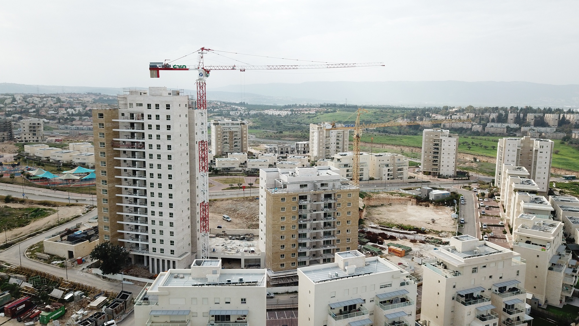 בניית המגדלים בפרוייקט גבעת אלונים בקריית אתא מתקדמת בקצב מהיר