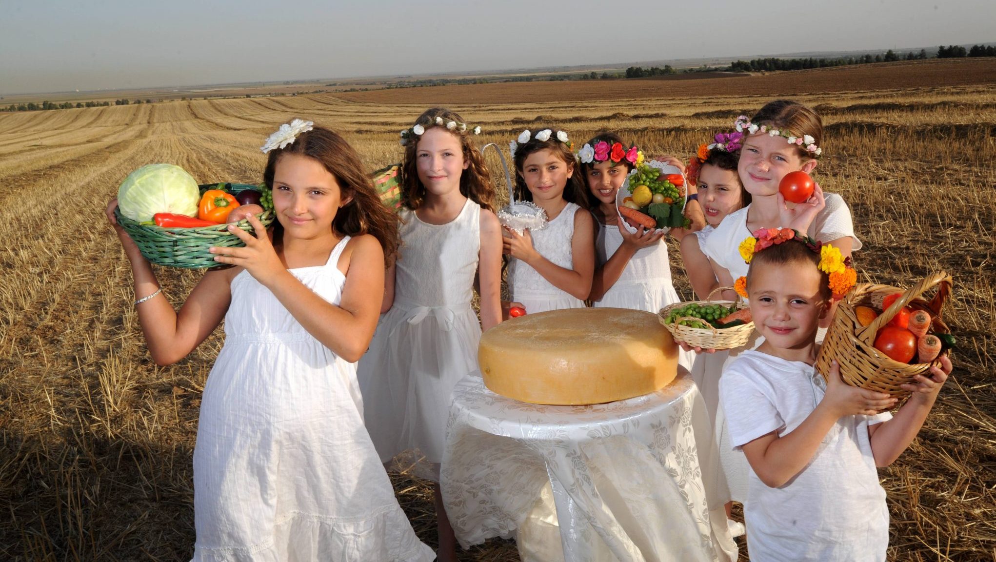 צילום: חיים הורנשטיין שבועות 2018 בצפון הנגב – הפנינג חקלאי דרומי בין גבינות, פירות, ירקות ובעלי חיים