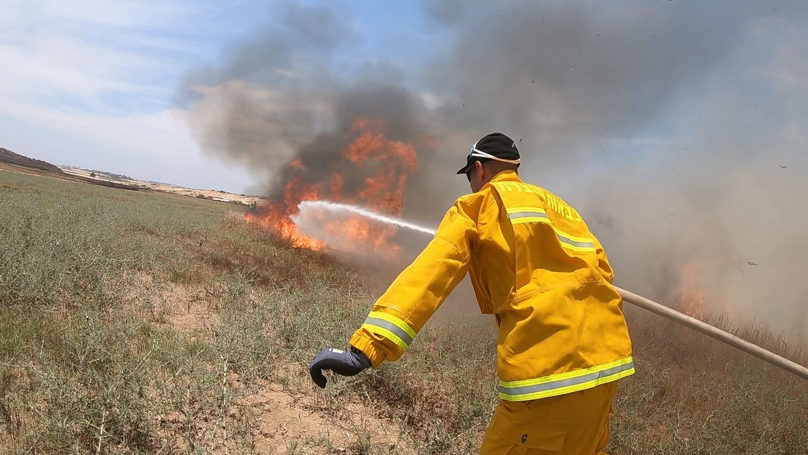 צילום: רפאל חיון, 0404 טרור העפיפונים: לוחמי האש פועלים במספר מוקדי שריפות בעוטף