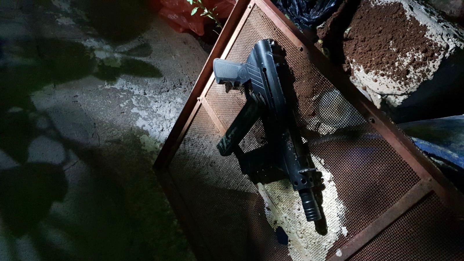 צילום: דובר צה הטרור הערבי: חמישה מבוקשים נעצרו, נשק ומטען חבלה נתפסו