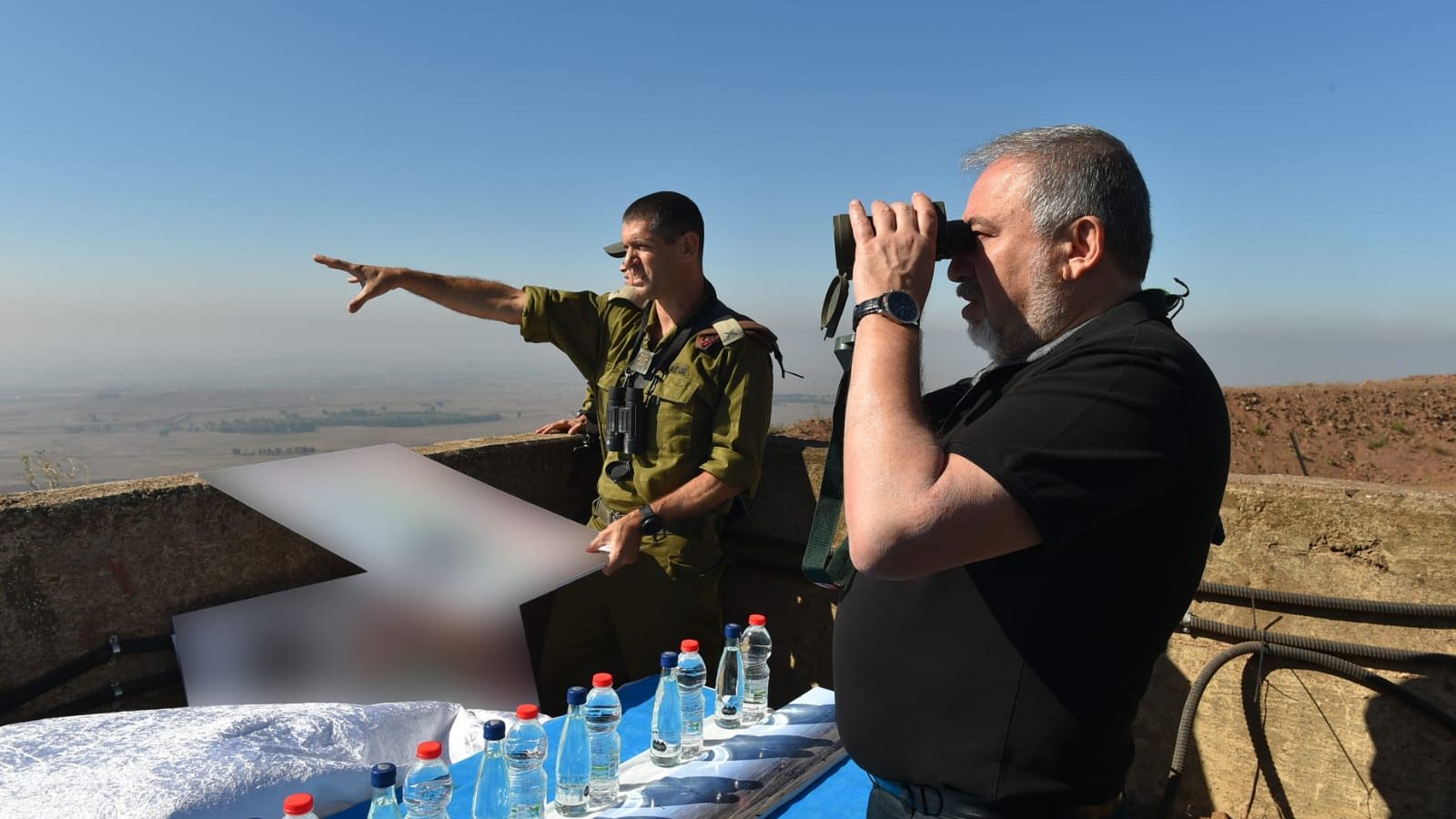 צילום: אריאל חרמוני, משרד הביטחון ליברמן בסיור ברמת הגולן: "הבהרתי למפקדים – כל חייל סורי שימצא באיזור החיץ מסכן את נפשו"