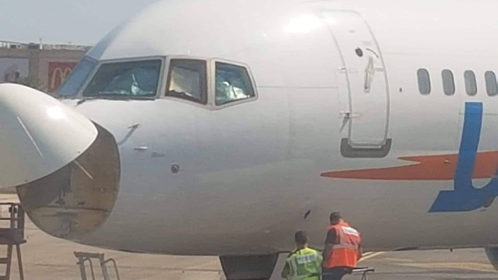 צילום: דרור פלג נזק למטוס בואינג מפגיעת רכב הסעות בשדה התעופה באילת