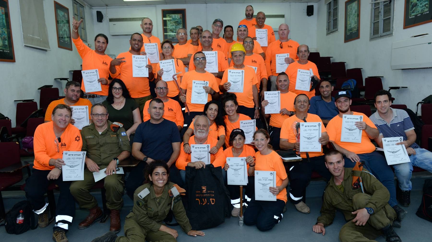 צילום: טל קירשנבאום מצילים חיים: הסתיים המחזור הראשון של קורס הכשרת מתנדבי יחידת החילוץ וההצלה העירונית של חולון