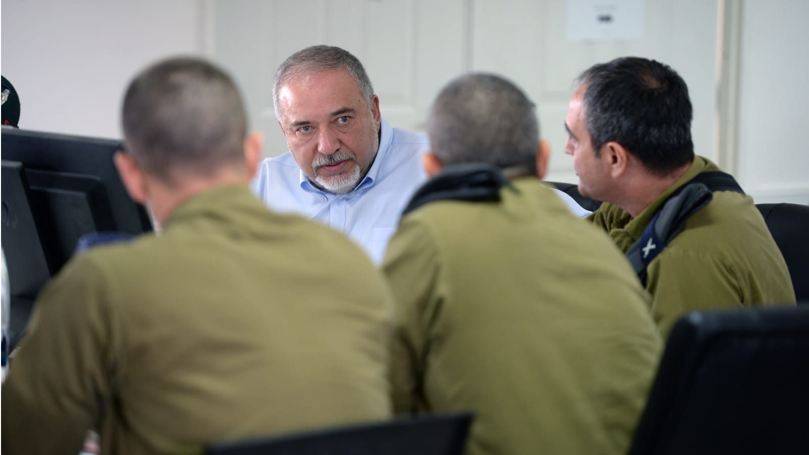 צילום: אריאל חרמוני, משרד הביטחון ליברמן לא מתכוון לירות במפריחים: "צריך לפגוע במפעילי משגרי הבלונים – לא במבצעים"