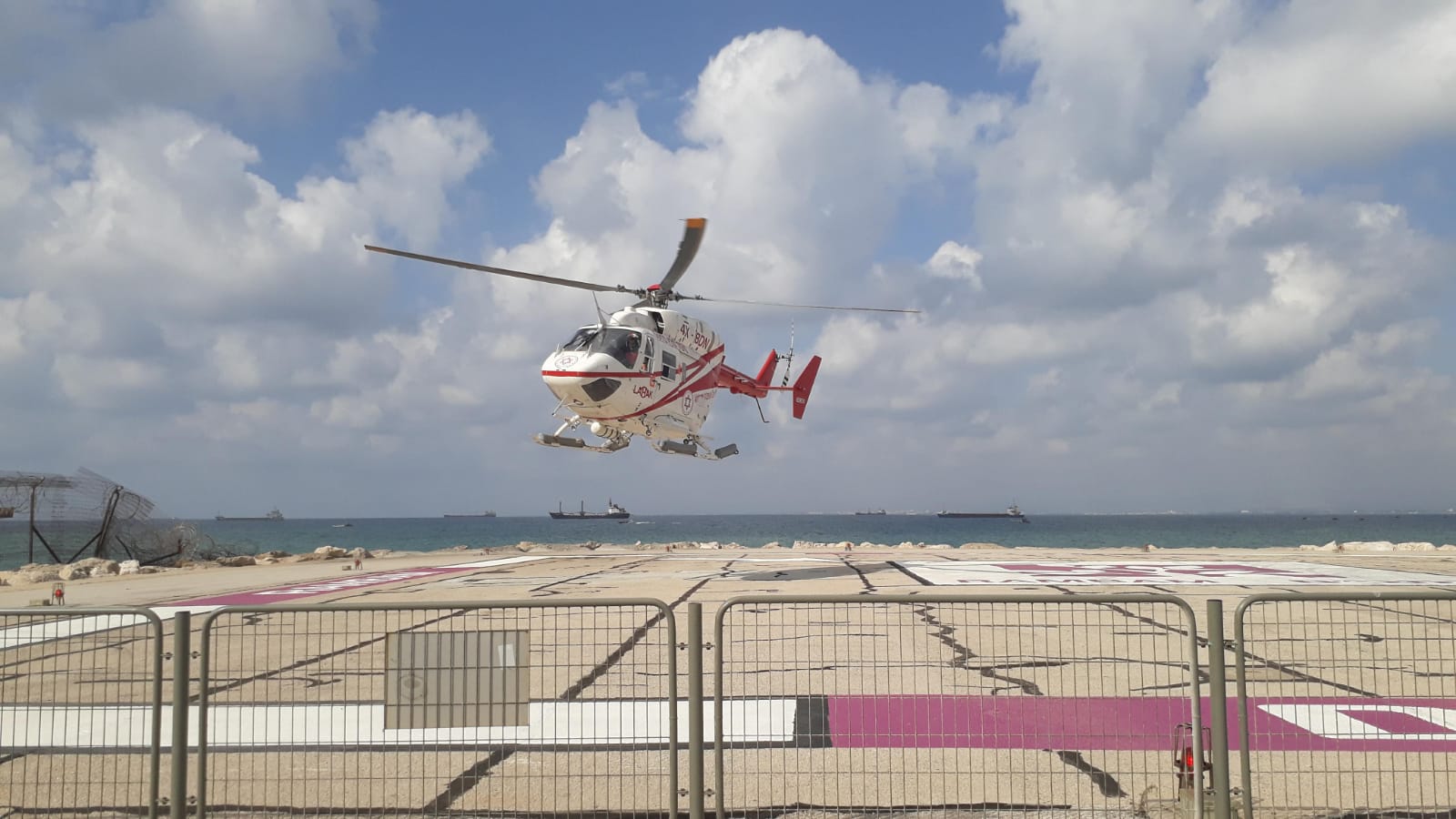 צילום: 0404 באמצעות מסוק צבאי: בת 21 חולצה מנחל צביה עם מכת חום