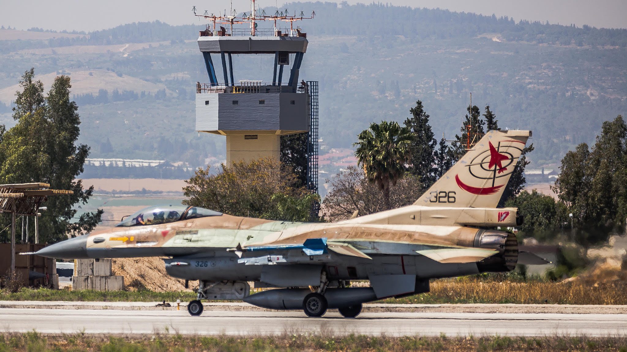 צילום: אנתוני הרשקו ההצפות בבסיס חצור: שלושה מטוסי קרב יושבתו למספר חודשים