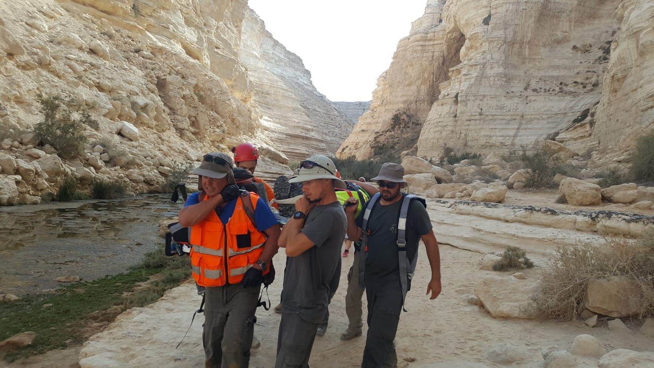 צילום: דוברות המשטרה נערה נחבלה במסלול בעין עבדת וחולצה על ידי מתנדבי יחידת החילוץ
