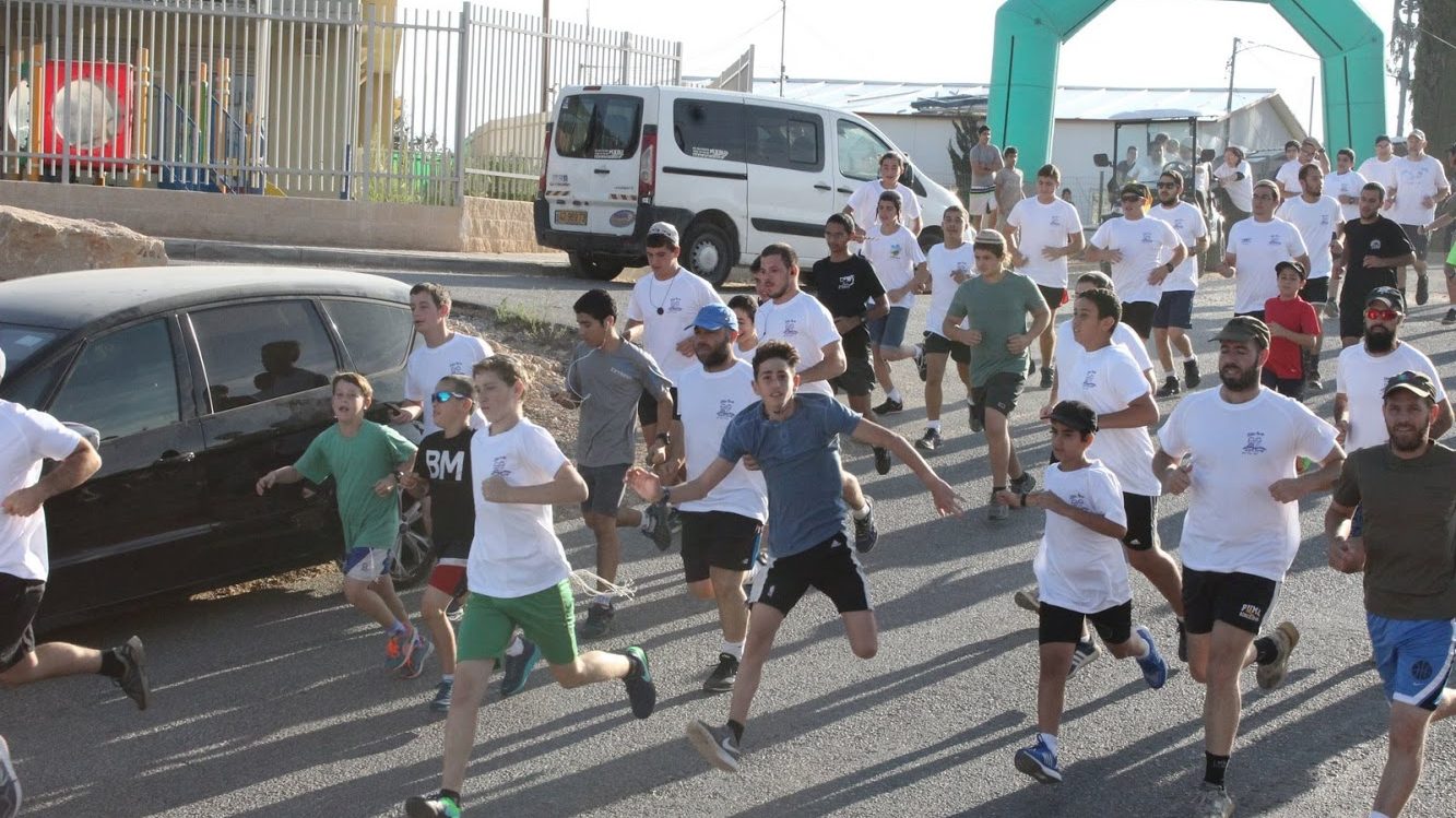 צילום: תקשורת נכונה מירוץ לזכרם של בני הזוג הנקין הי"ד נערך בכביש בו נרצחו וקיבל את שמם 'דרך אית"ן'