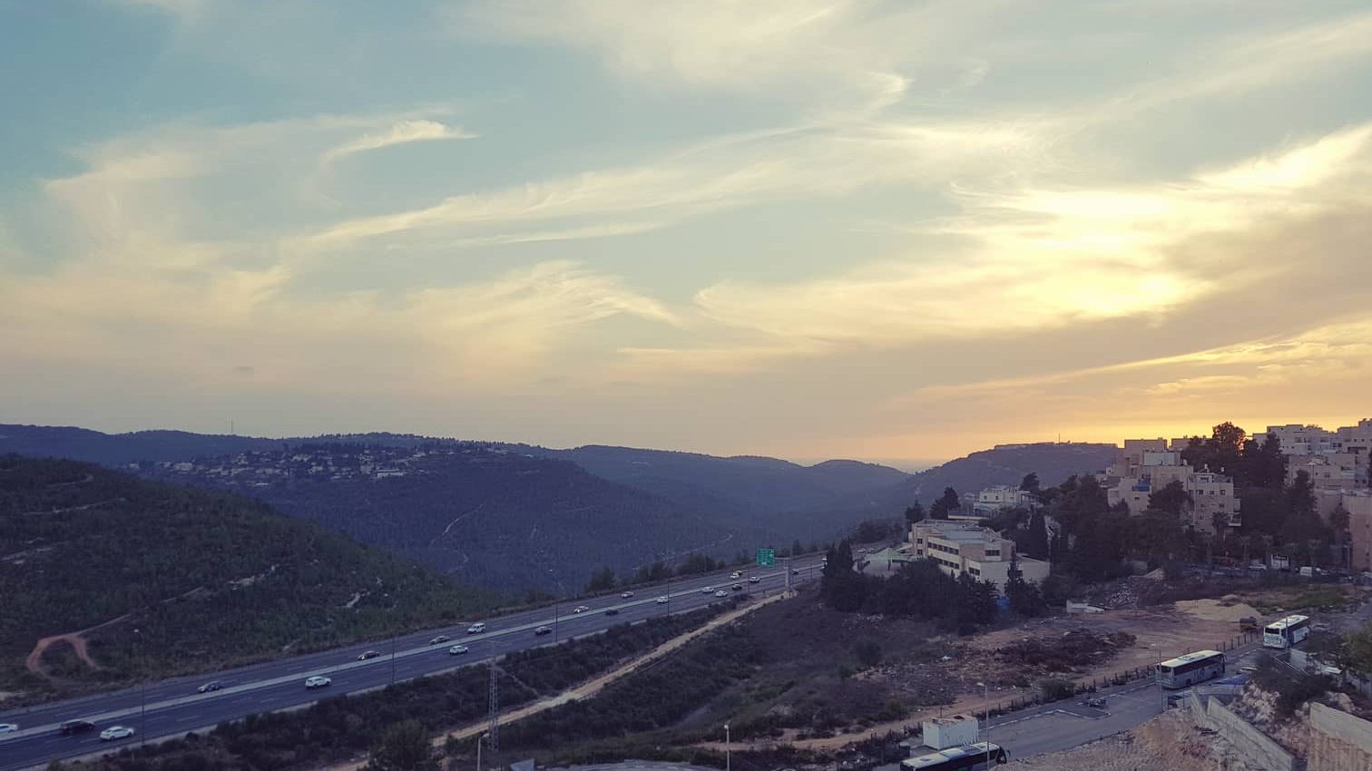 צילום: אביאל עקיבא ארצנו היפה: השקיעה הערב בקריית יערים