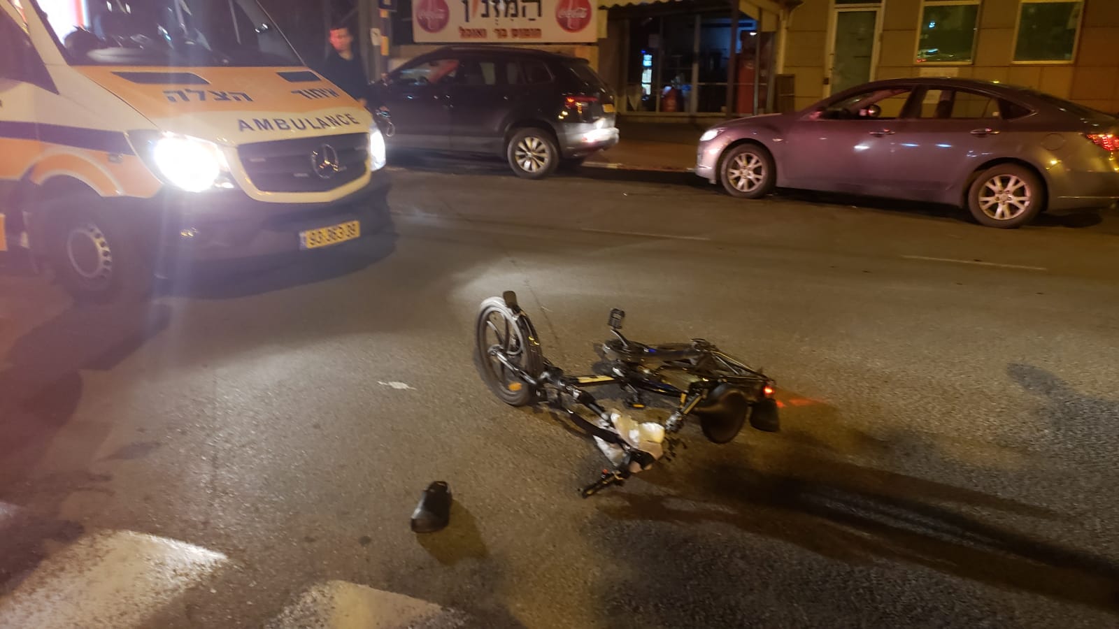 צילום: דוברות איחוד הצלה רוכב אופניים נפגע מרכב בבאר יעקב ונפצע באורח קשה