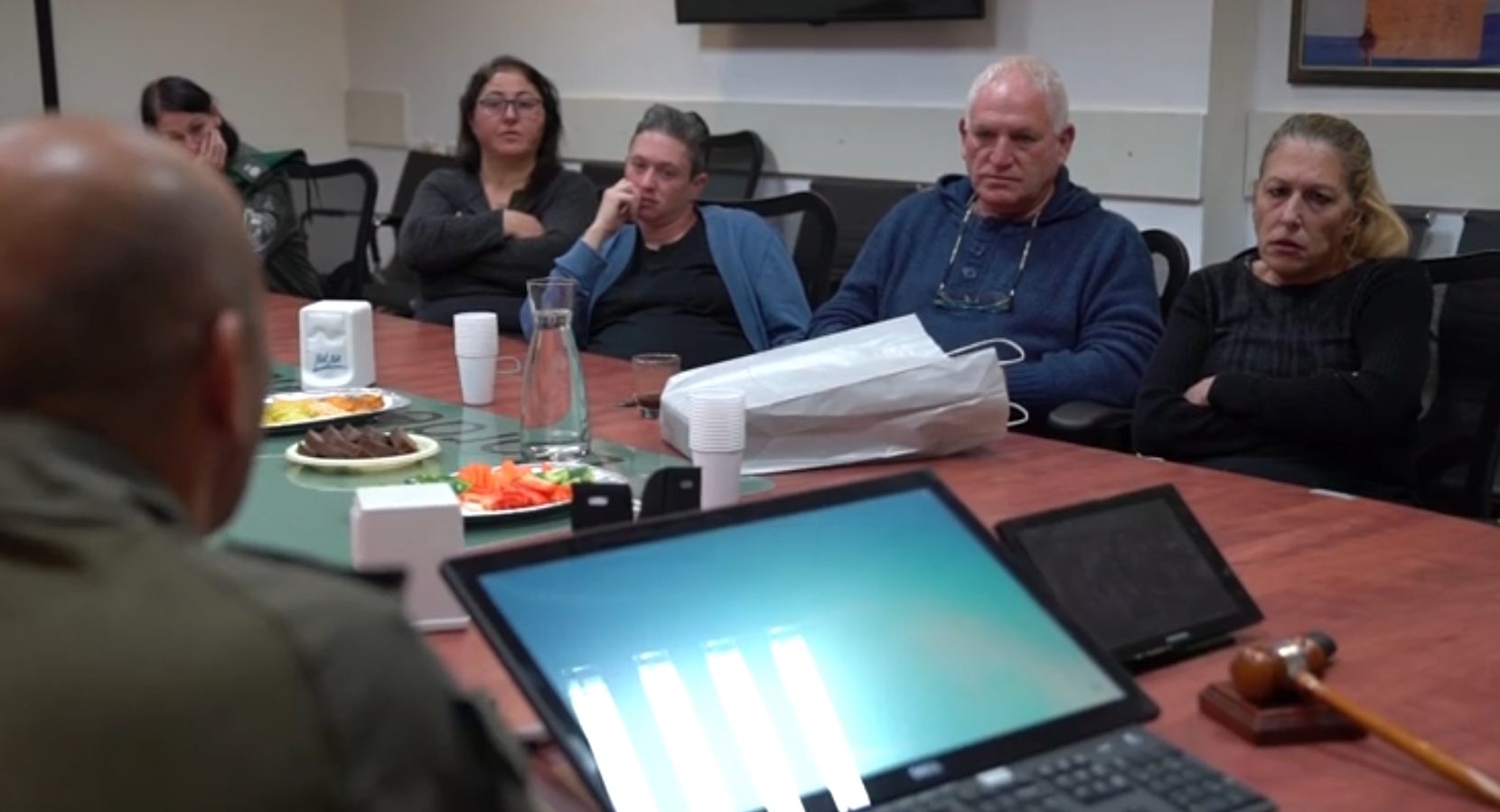 צילום: דוברות המשטרה משפחות הנרצחים מהפיגוע בברקן נפגשו עם לוחמי הימ"מ שחיסלו את המחבל