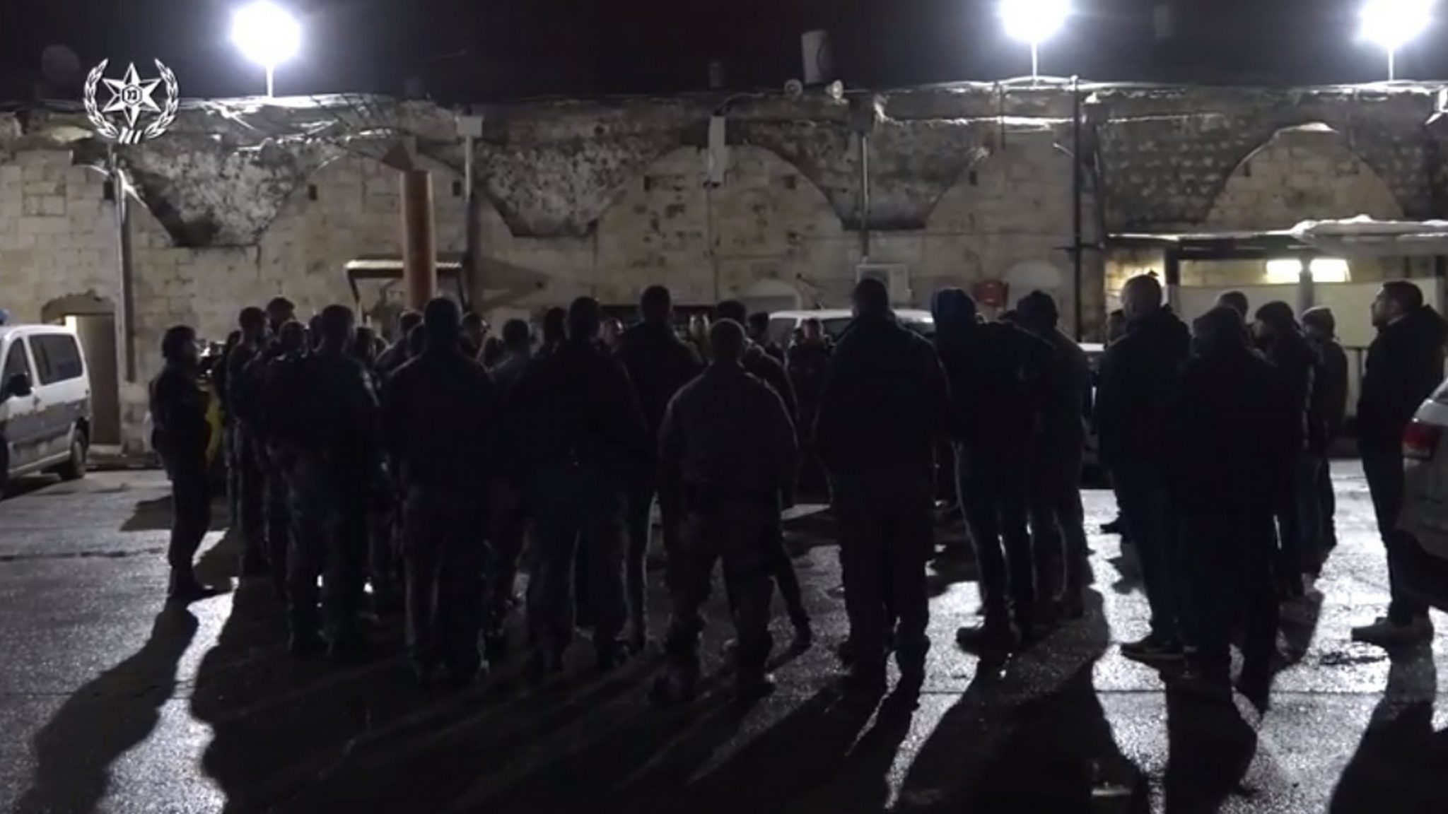 צילום: דוברות המשטרה כוחותינו עצרו 20 ערבים שהשתתפו בחתונה בה הונפו דגלי חמאס ונשמעו דברי הלל למחבלים