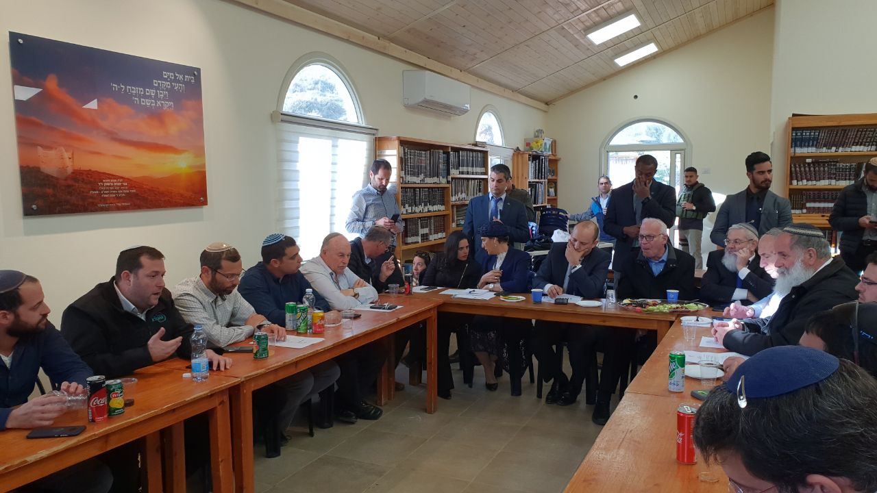 צילום: רועי חדי ראש מועצת שומרון בישיבת הבית היהודי: "הדם של התושבים שלנו הופקר. הממשלה טובה אבל מפשלת"