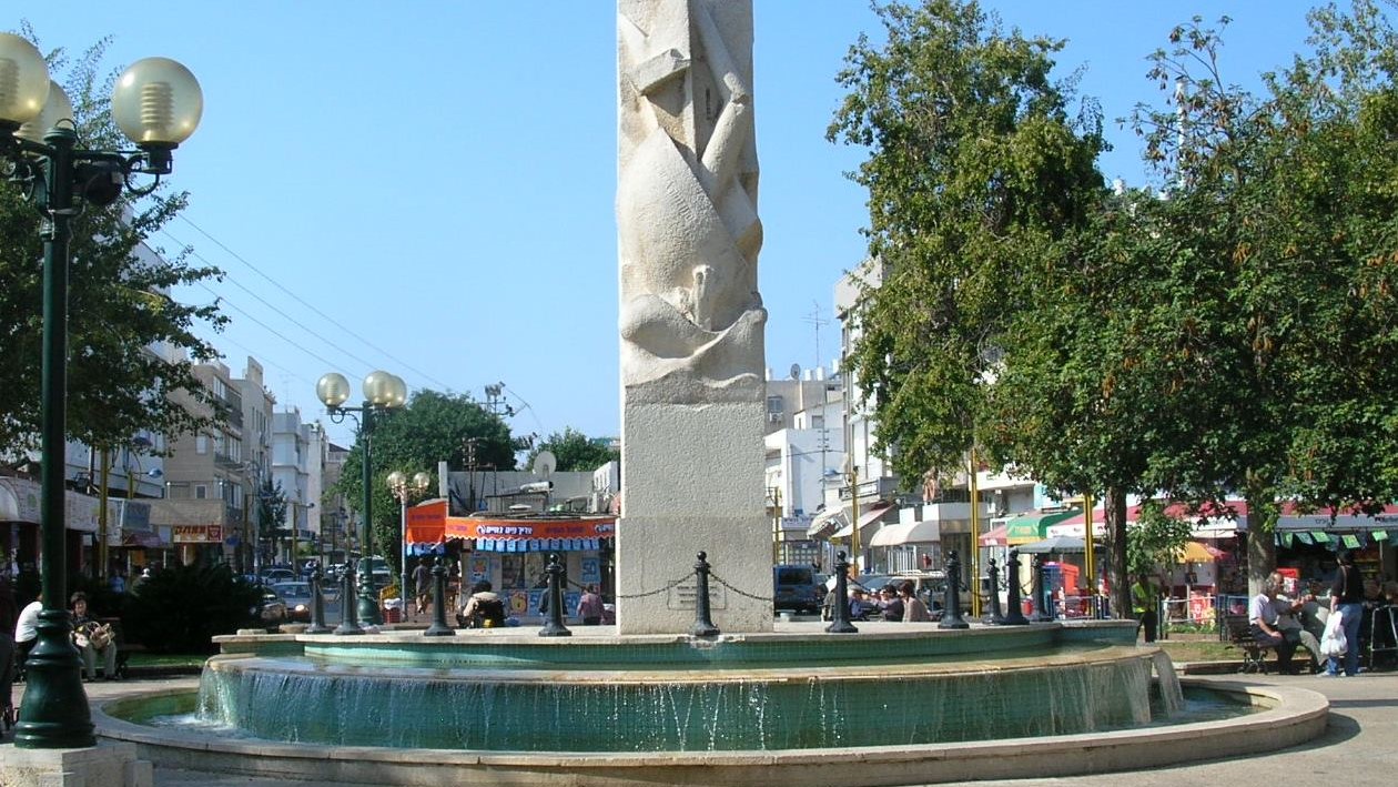 צילום: עיריית חולון עיריית חולון מבצעת עבודות תשתית ופיתוח בכיכר סטרומה