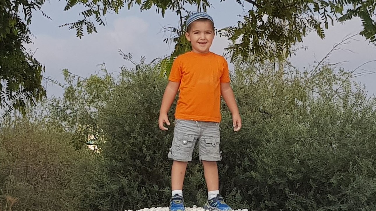 פתאום קם אדם בבוקר ומרגיש כי הוא עם ומתחיל ללכת
