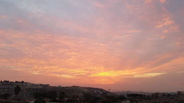 צילום: עוז מקייטן ערב טוב ישראל עם השקיעה המהממת מקריית נטפים שבשומרון
