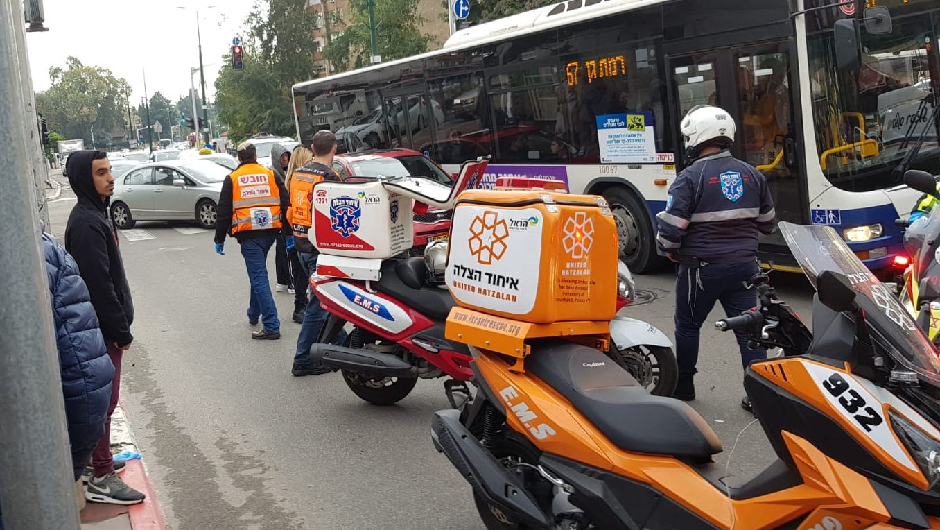 צילום: דוברות איחוד הצלה הולך רגל בן 83 נפגע מרכב ברמת גן – מצבו קשה