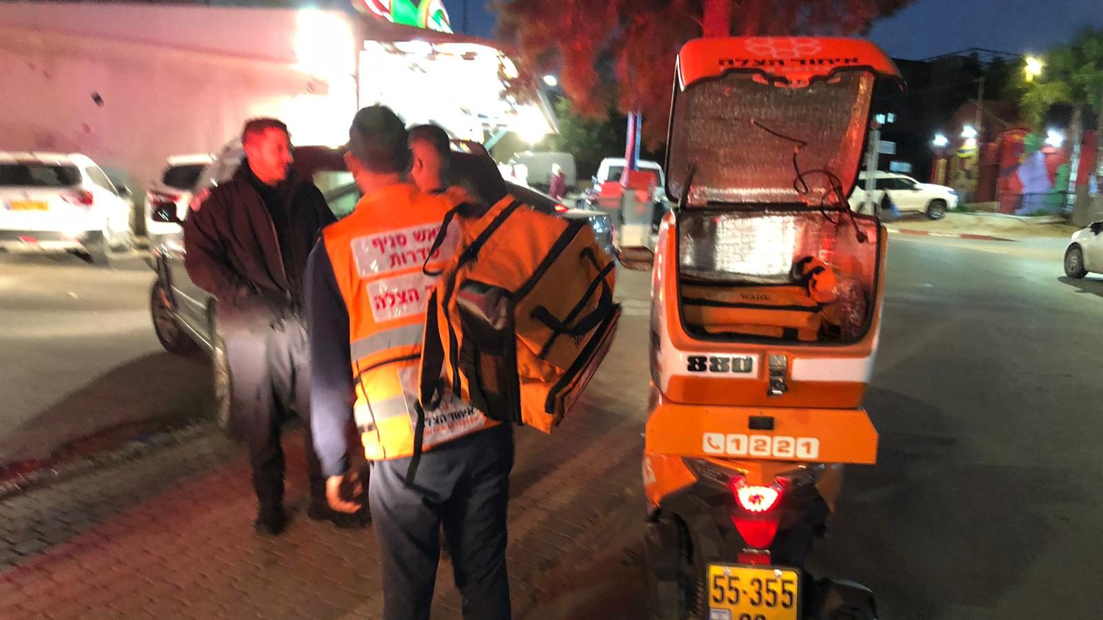 צילום: דוברות איחוד הצלה בן 82 נפגע מרכב חולף בשדרות – מצבו בינוני