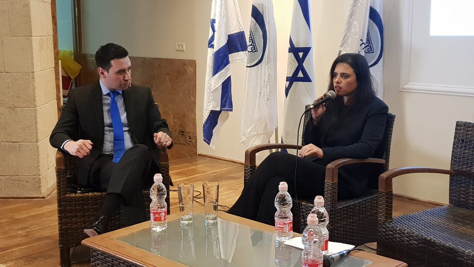 השרה איילת שקד תוקפת: "בני גנץ הוא פייק ימין"