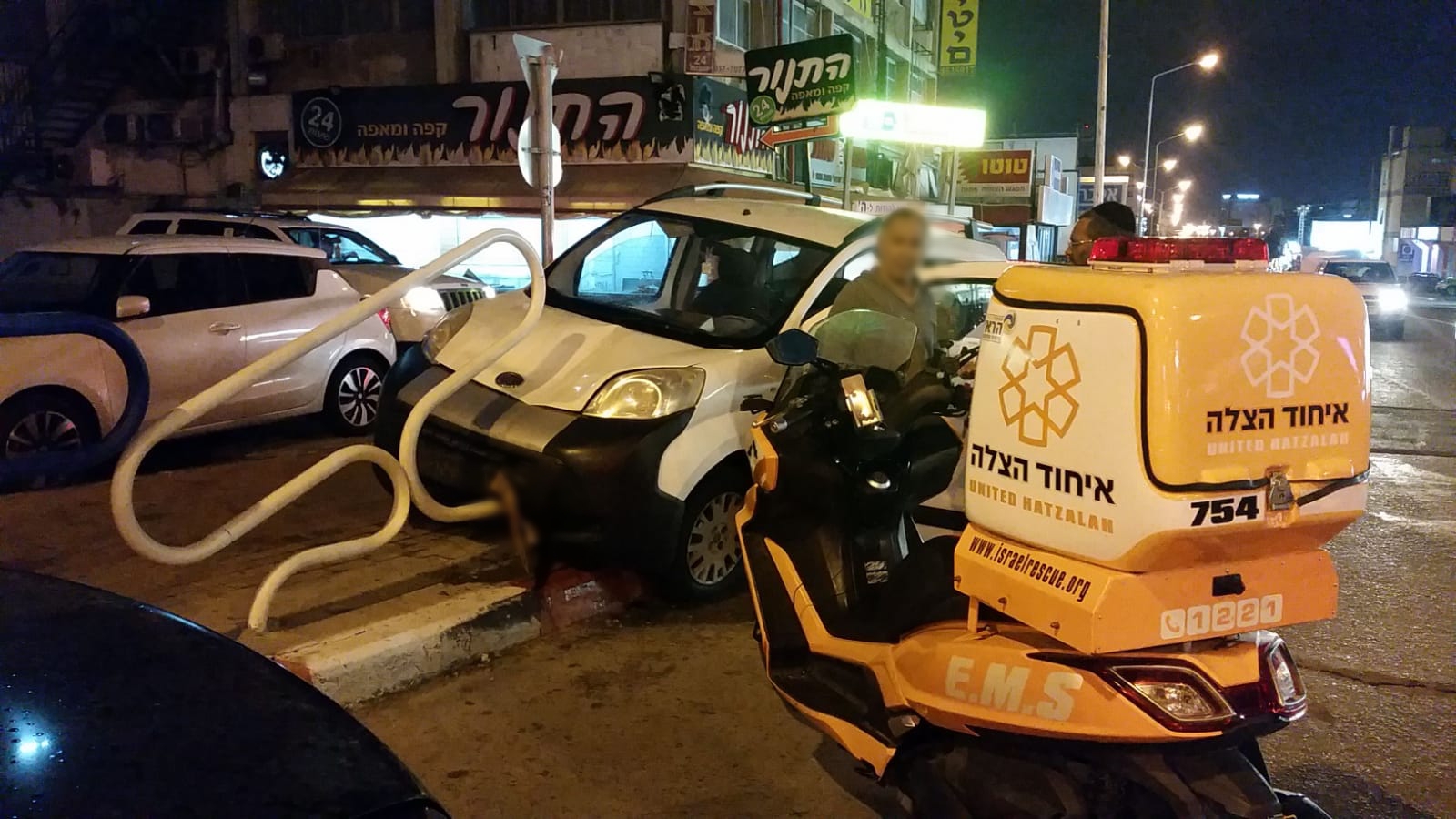 צילום: דוברות איחוד הצלה 4 פצועים קל בתאונה בין שני כלי רכב באשדוד