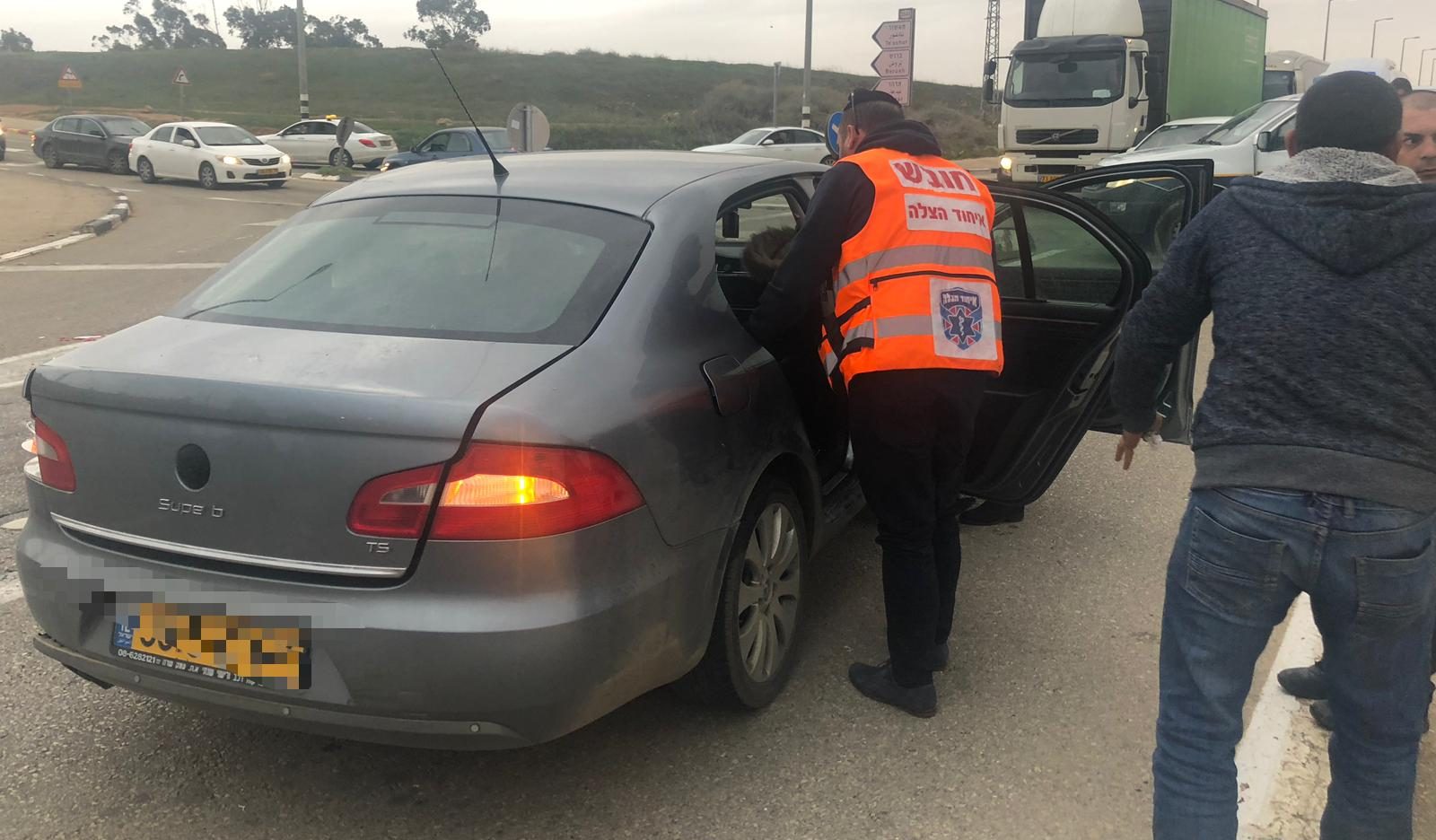 צילום: דוברות איחוד הצלה פצוע בינוני ושלושה קל בתאונה סמוך למושב ברוש
