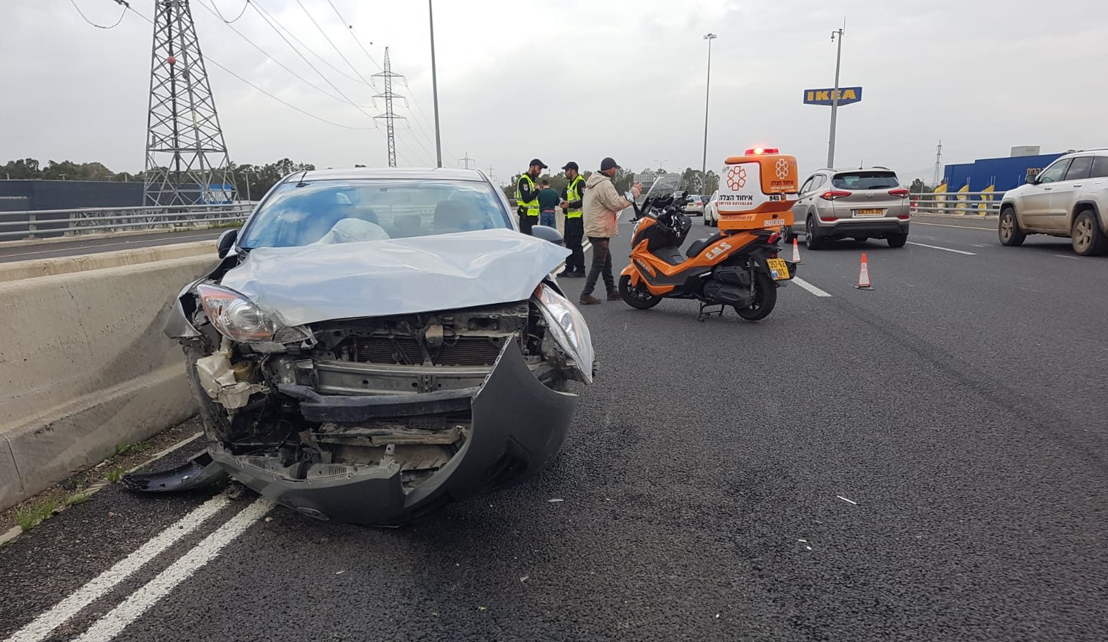צילום: דוברות איחוד הצלה כרמל 7 פצועים בתאונת דרכים סמוך למחלף אתא