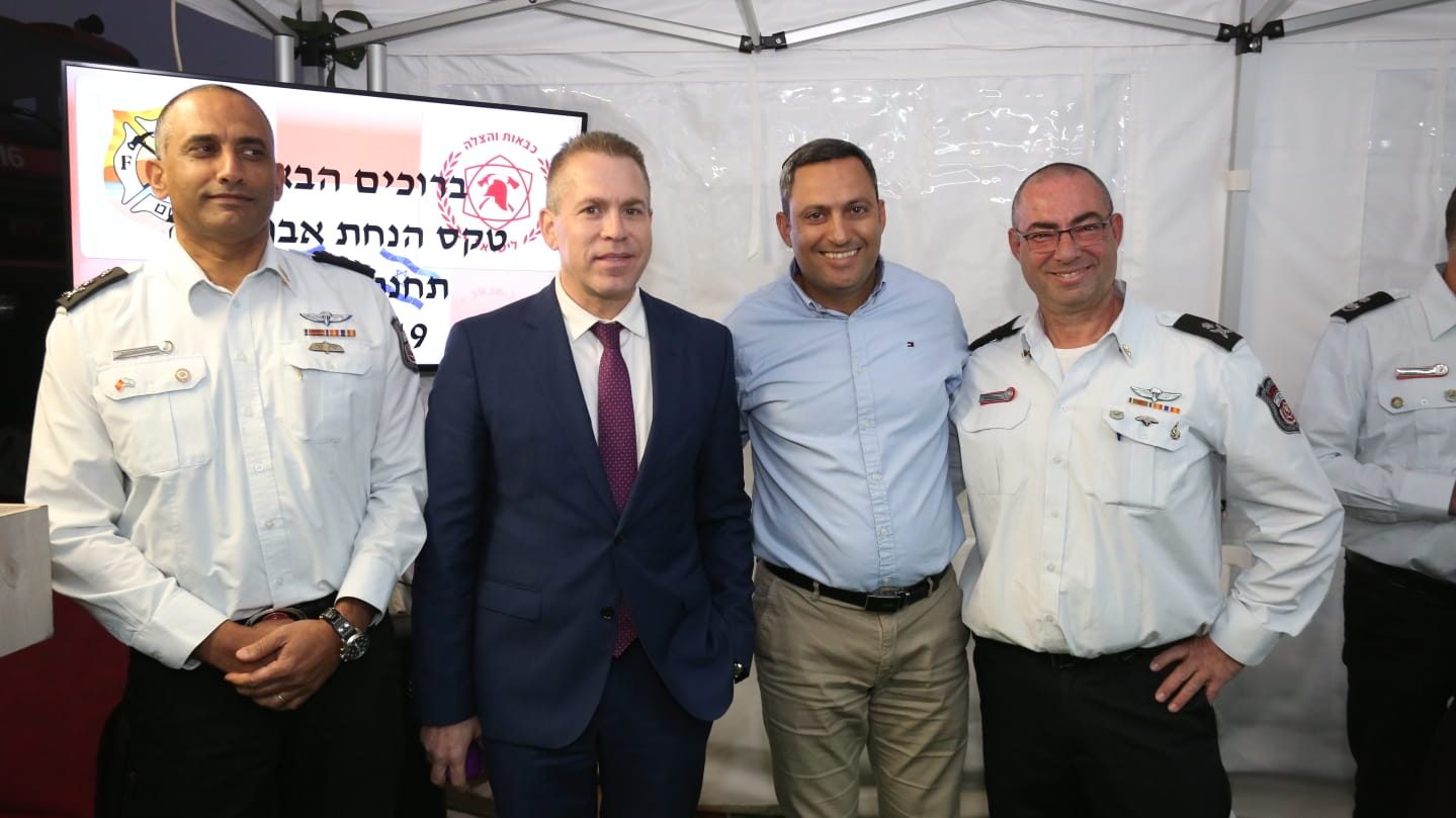 צילום: כב השר ארדן ונציב הכבאות הניחו אבן פינה לתחנת כיבוי חדשה בשדרות. הצפי: תוקם תוך שנה