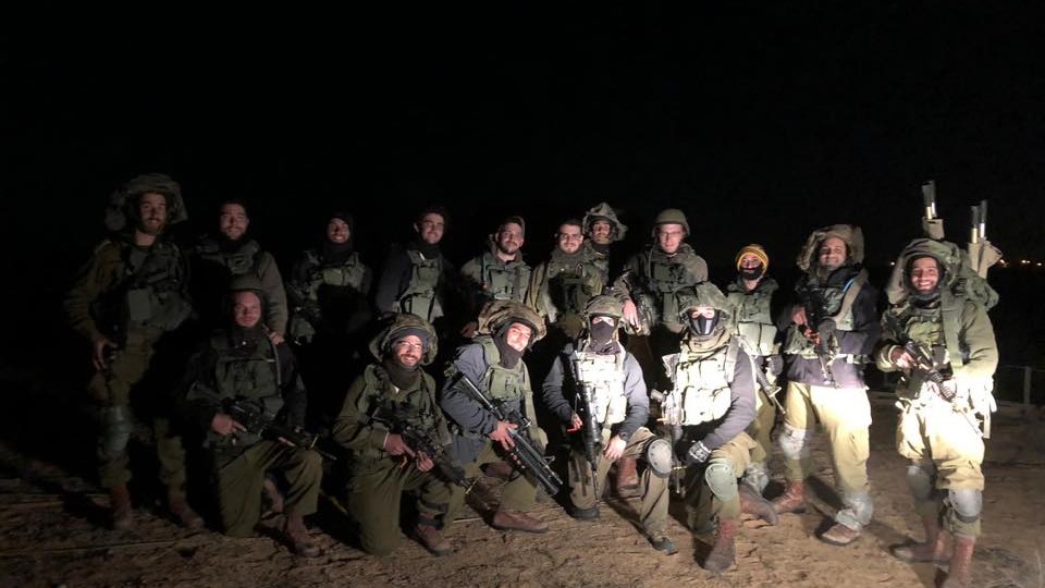 לוחמינו היקרים מגדוד המילואים 466 של הצנחנים באימון לתוך הלילה