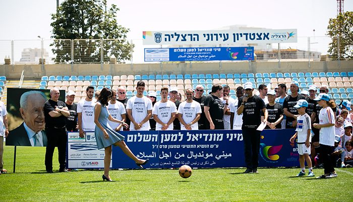 צילום: אפרת סער, יח״צ הכוכבת החדשה של בנט קיבלה הוקרה מ״מרכז פרס לשלום״ – האם תקח שוב חלק ב״מיני מונדיאל למען השלום״?