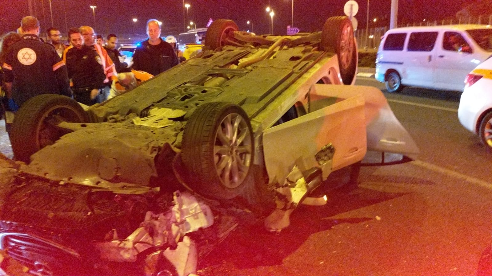 צילום: דוברות הצלה פתח תקווה שלושה פצועים קל בתאונה בין שלושה כלי רכב בכביש 40