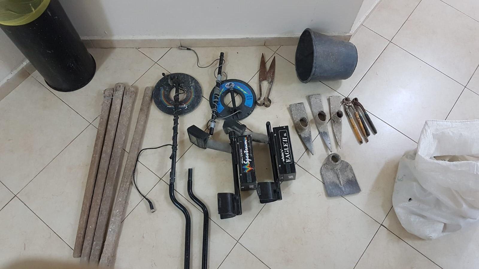 צילום: דוברות מתפ מעצרים וקנסות לשודדי עתיקות שנתפסו באזור יו"ש