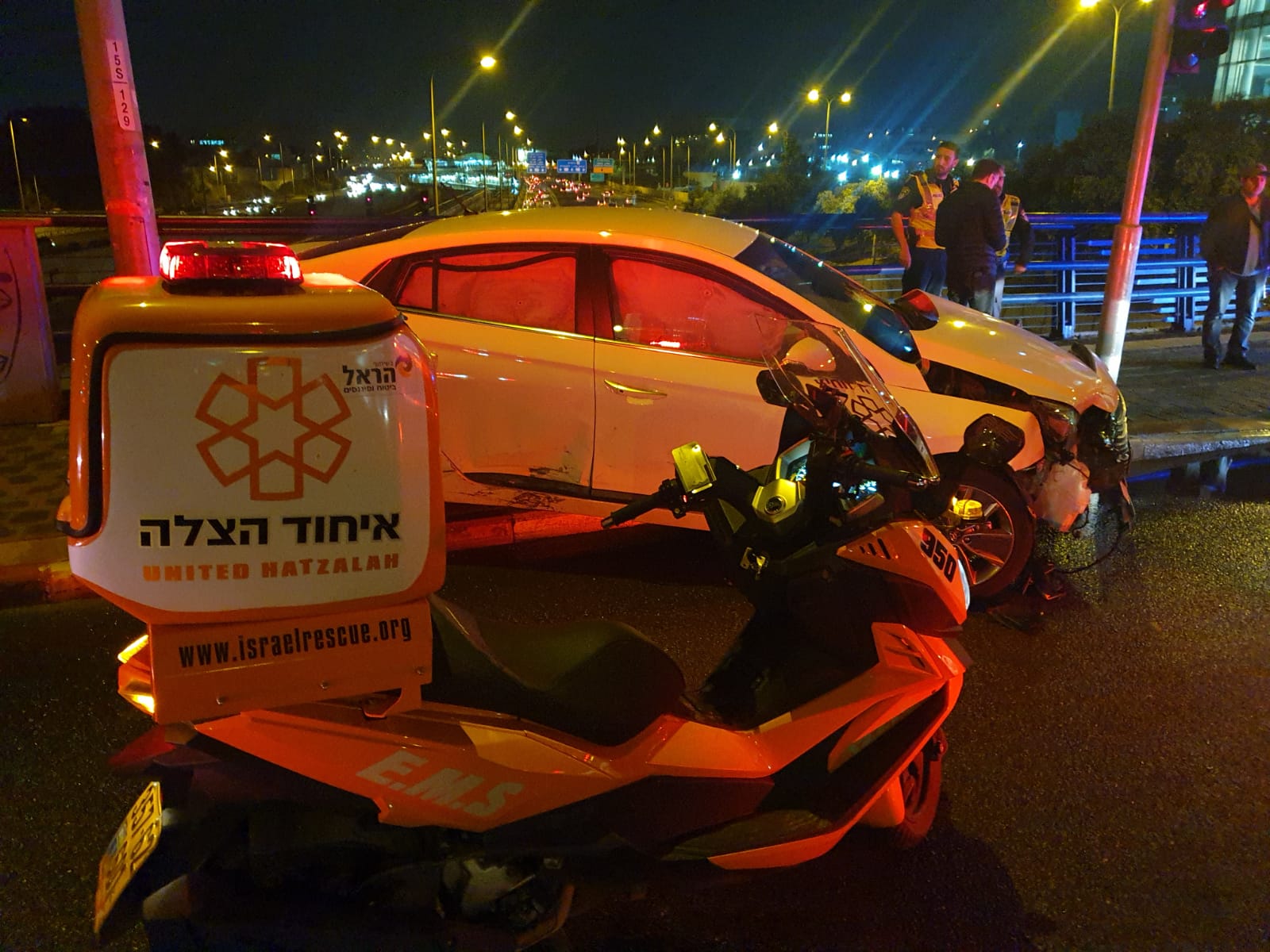 צילום: דוברות איחוד הצלה רוכבת אופנוע נפגעה מרכב בחולון – נפצעה בינוני