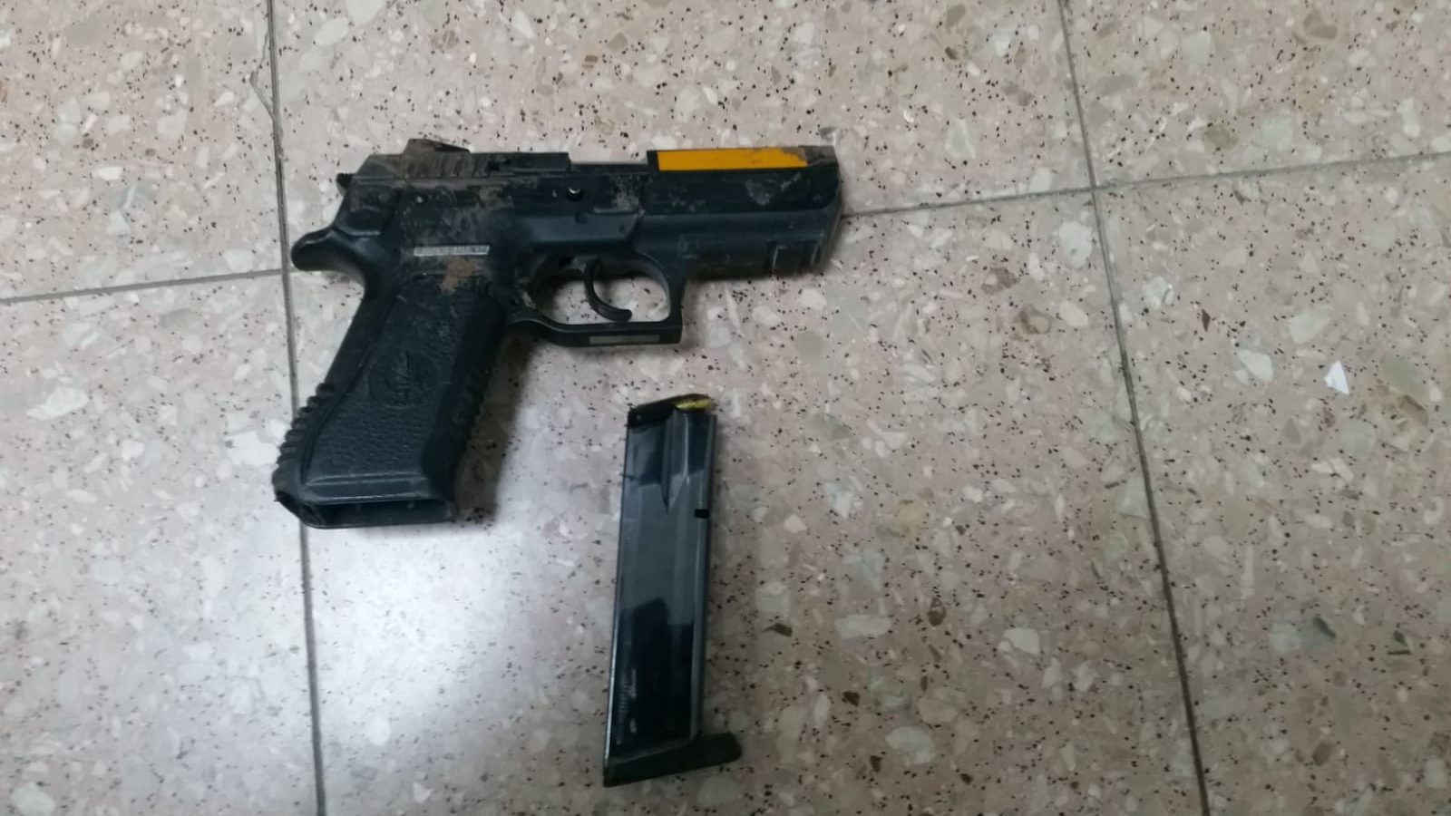 צילום: דוברות המשטרה המשטרה עצרה ערבי שחטף את אקדחו של פקח רשות הטבע והגנים, איים עליו ונמלט